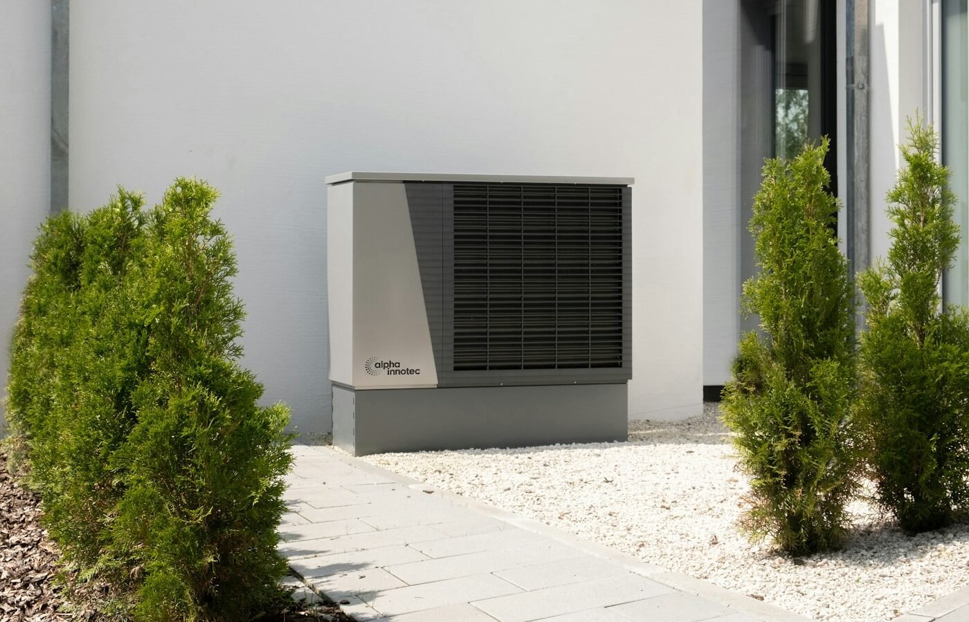 a air conditioner sitting on the side of a building